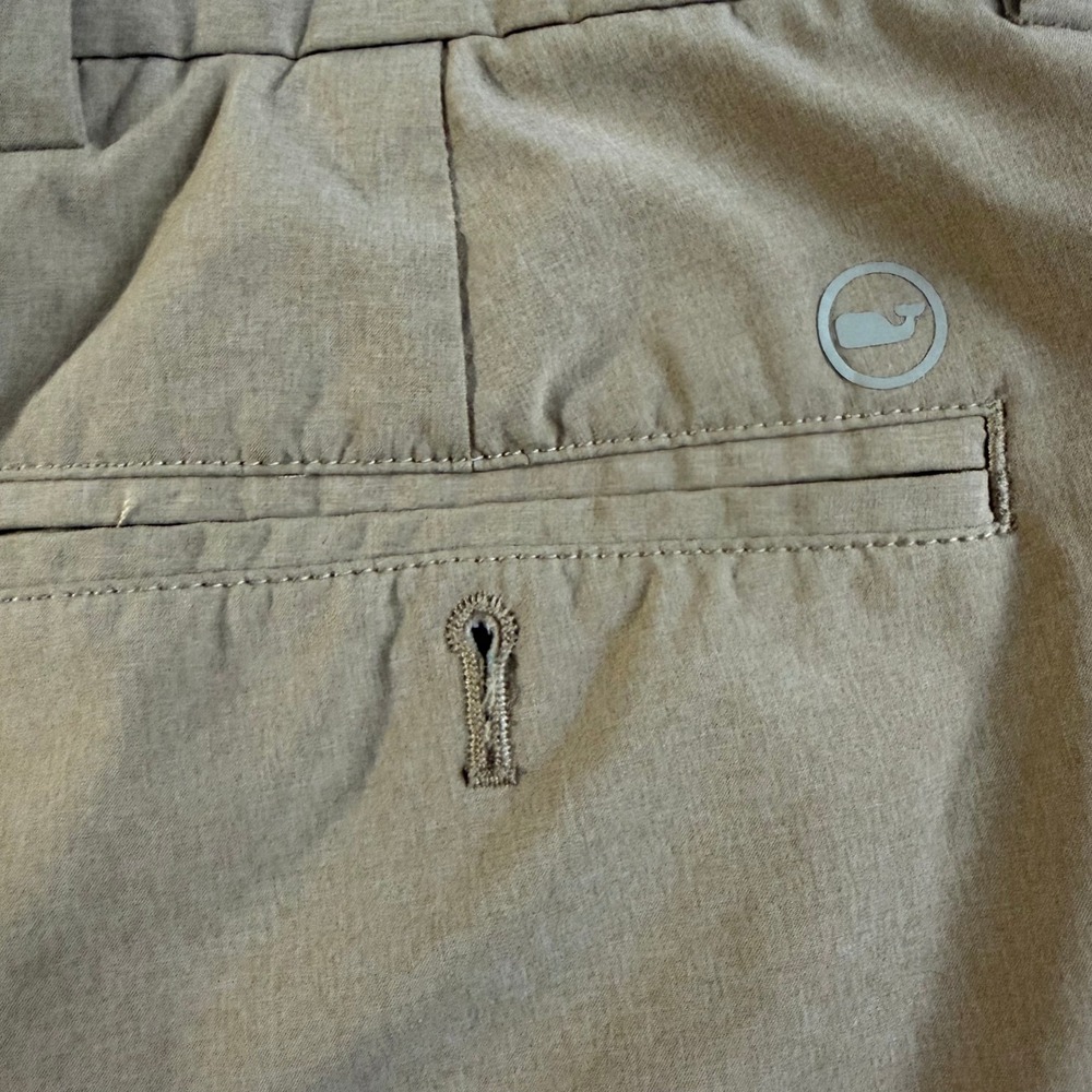 Vineyard Vines Performance Golf Shorts Mens 32 Khaki Tan Flat Front - Picture 4 of 7